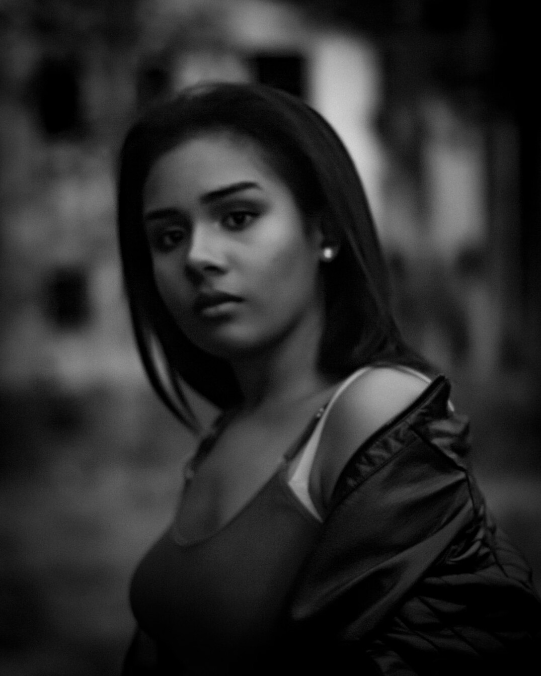 Portrait of a Portuguese woman in her 40s, editor-in-chief